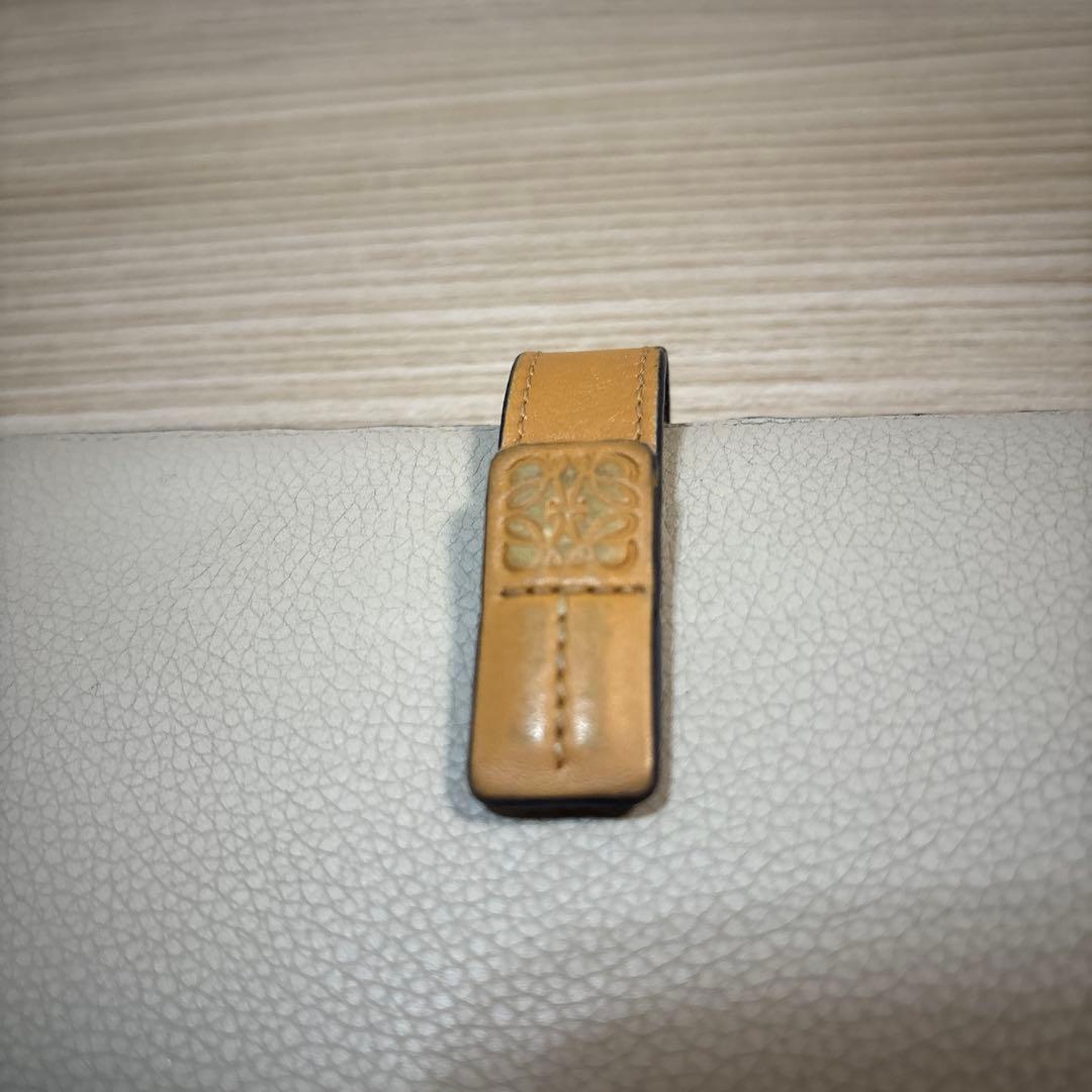 LOEWE ベージュ レザー 長財布