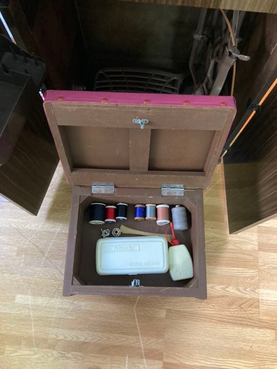 足踏み式　ミシン