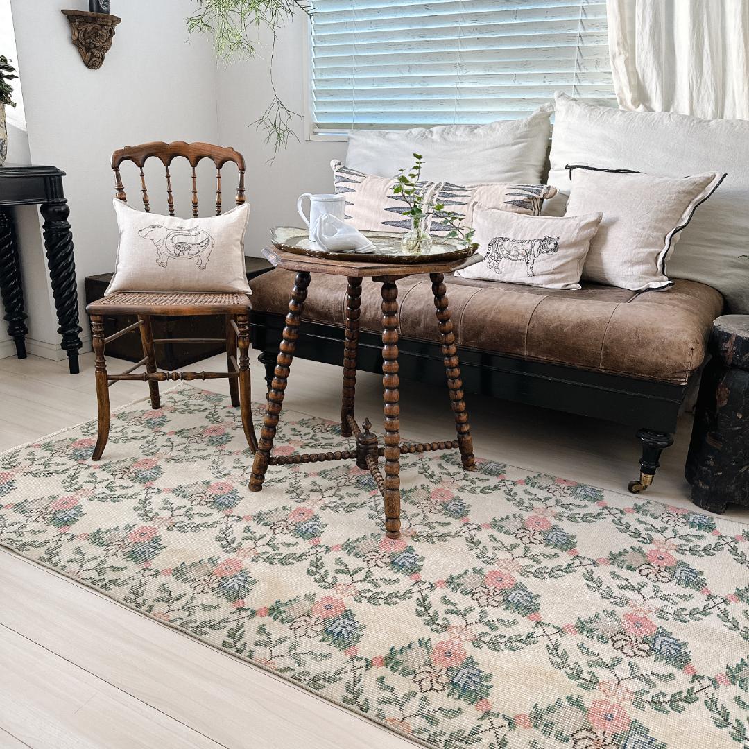 トルコ ヴィンテージラグ A117 クリーム コーラルピンク ダークグリーン