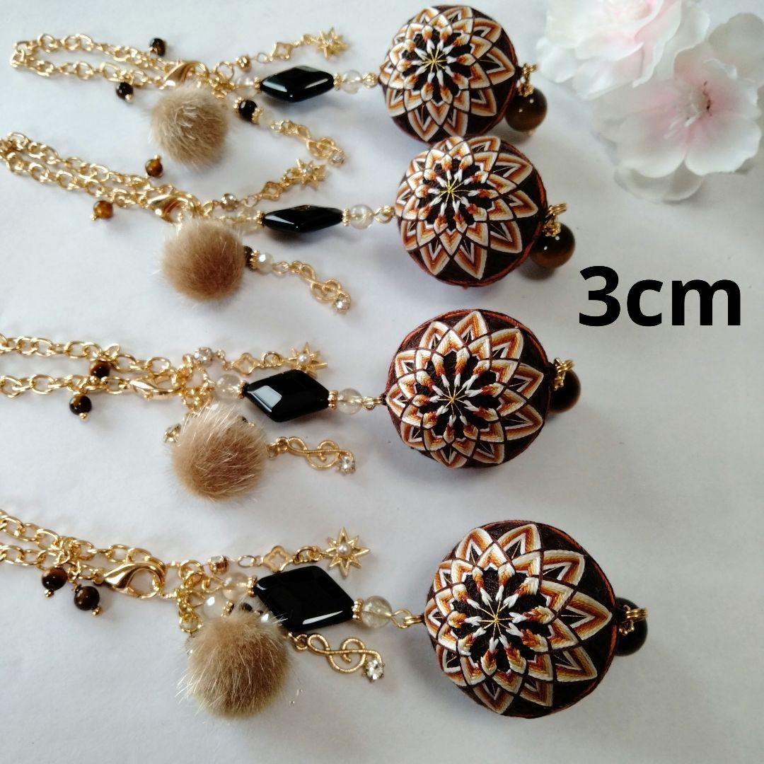 あおいりんご　絹糸　小さな手まり　バッグチャーム 天然石