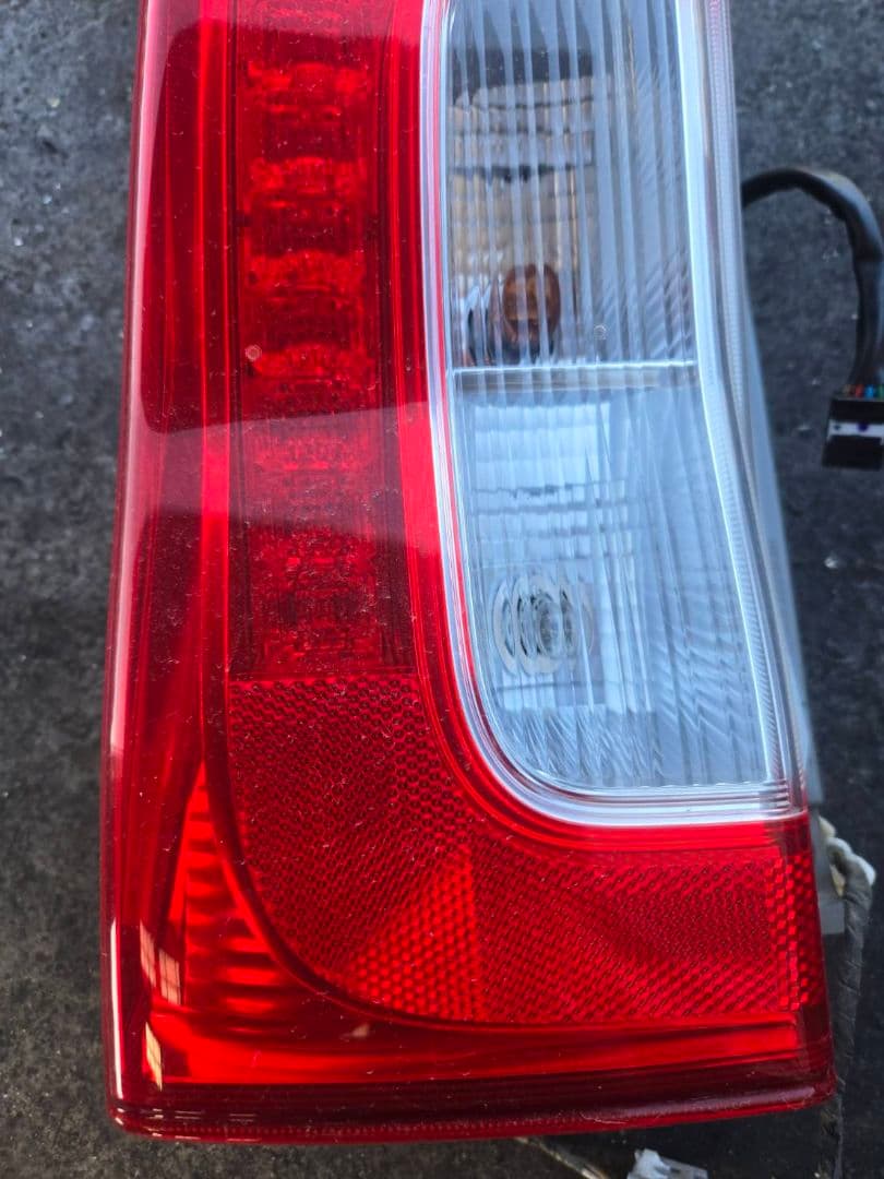 タンヴェル　LA600S 　ダイハツ　タント　テールランプ