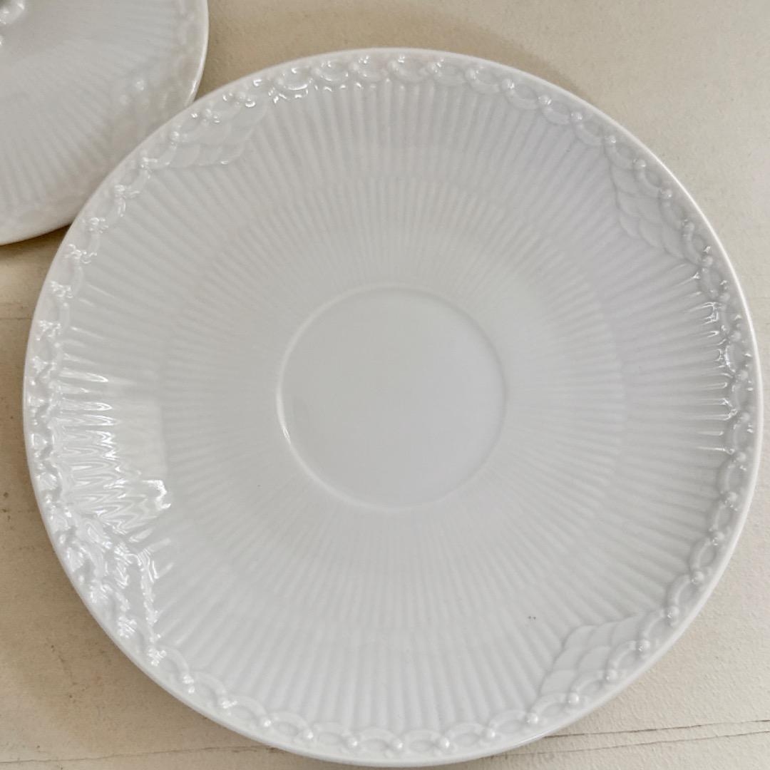 廃盤品☆ホワイトフルーテッド　蓋付きスープカップ