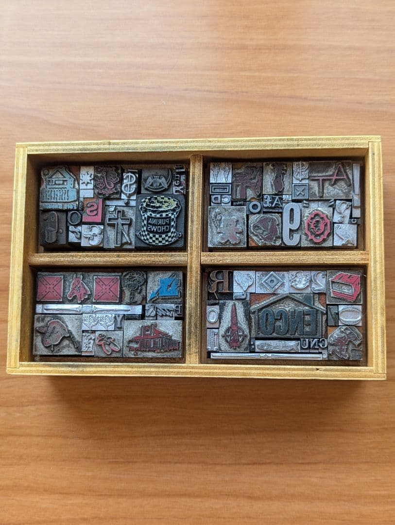 活版印刷　木製土台の活字など　C