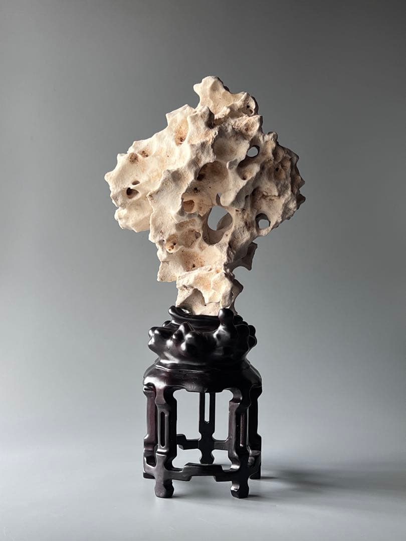 「星漢」　天然石　鑑賞石　飾り石　中国美術　置物　太湖石　台座付き　インテリア