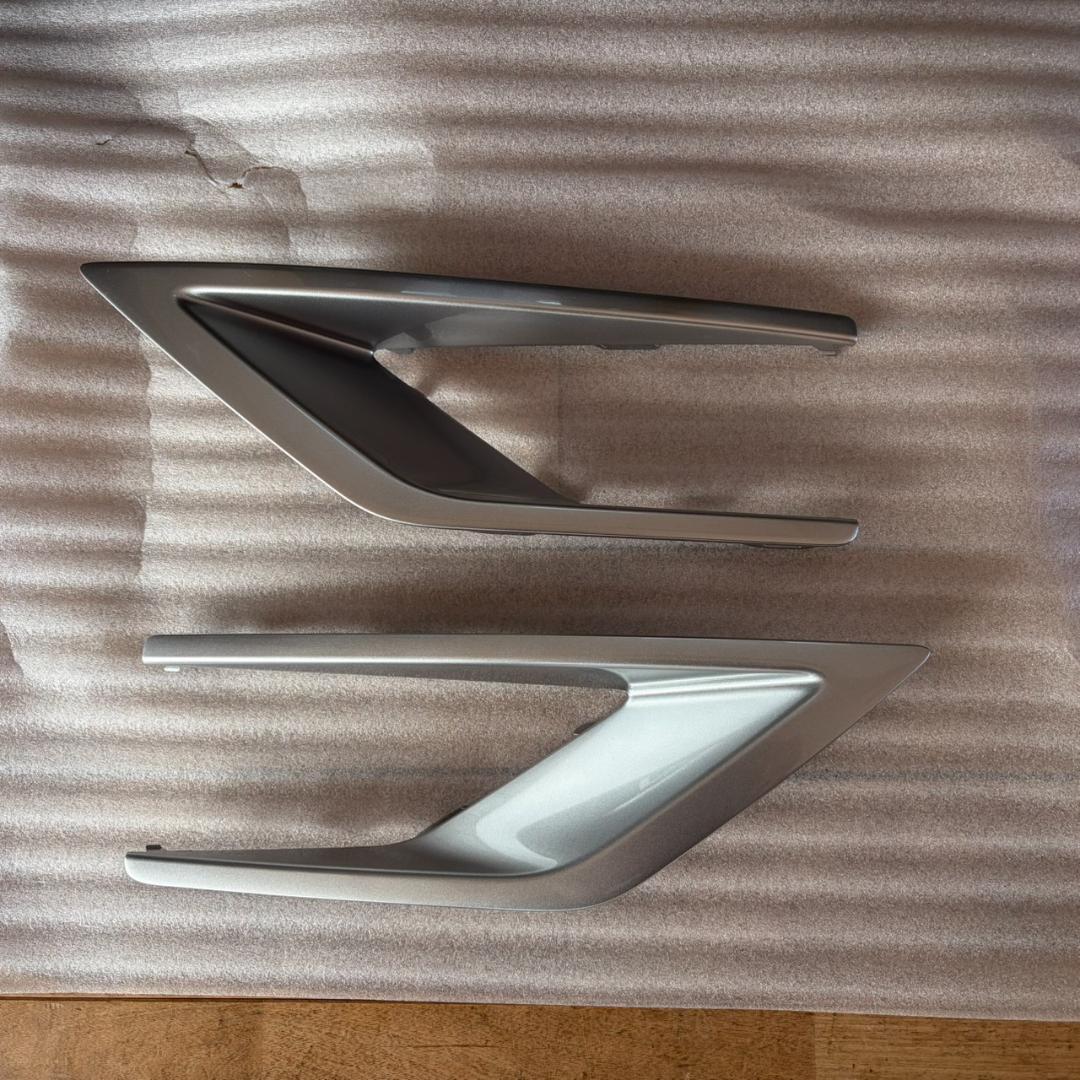 三菱 デリカD5　フロントグリル