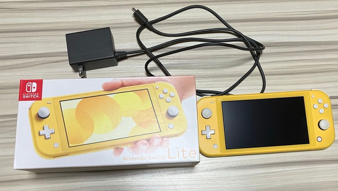 Switch Lite スイッチライト イエロー　本体　中古