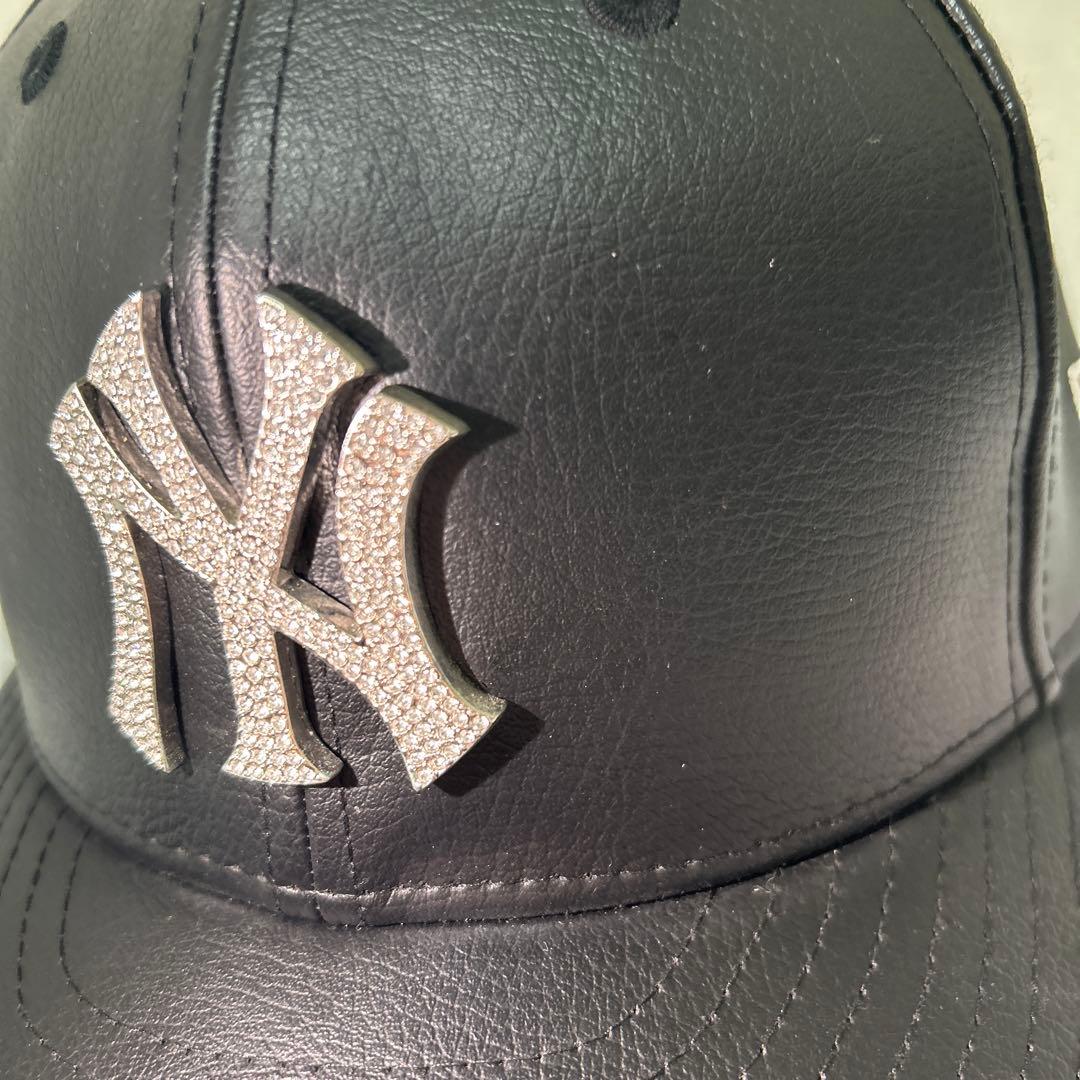 New Era ブラックレザーキャップ NYロゴ