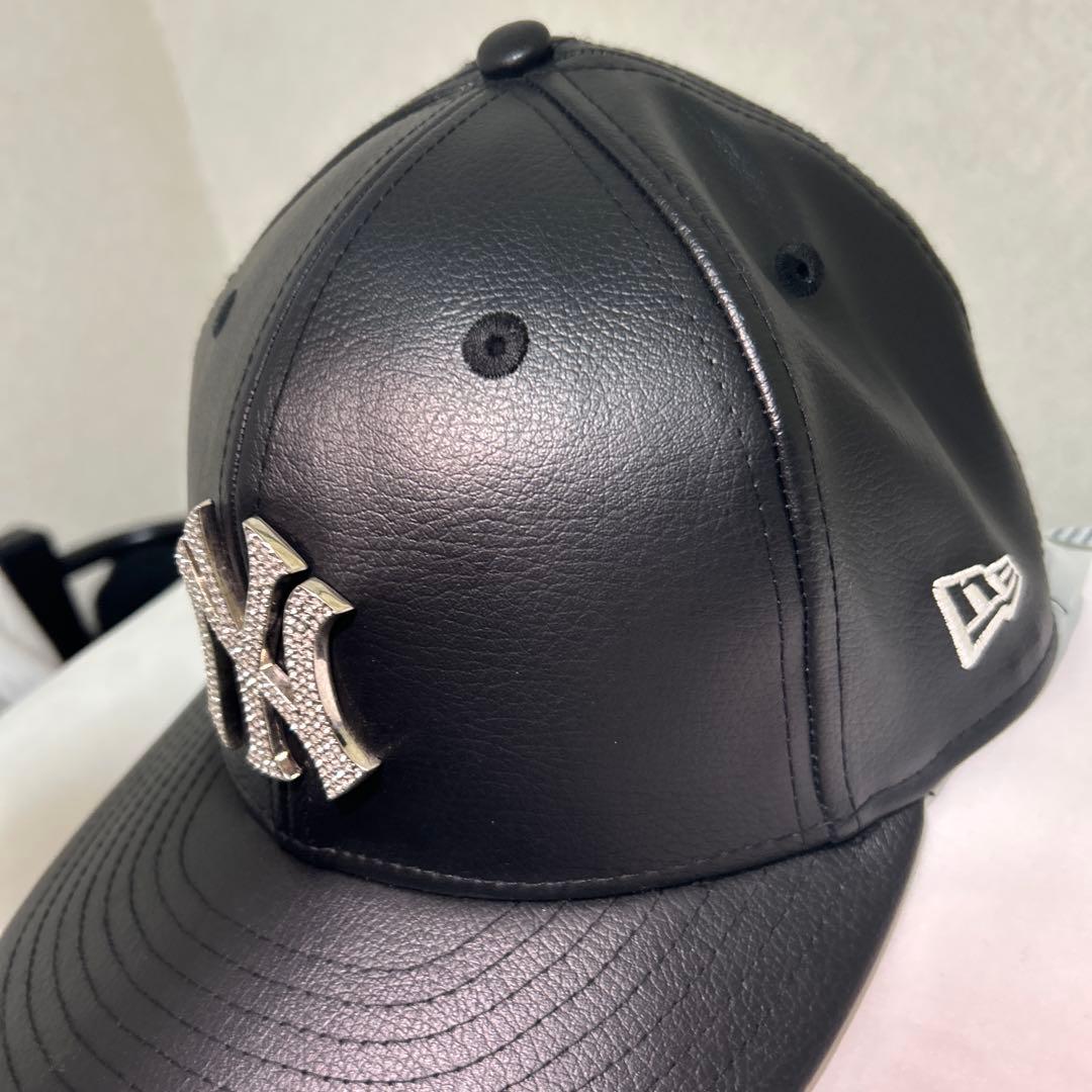 New Era ブラックレザーキャップ NYロゴ