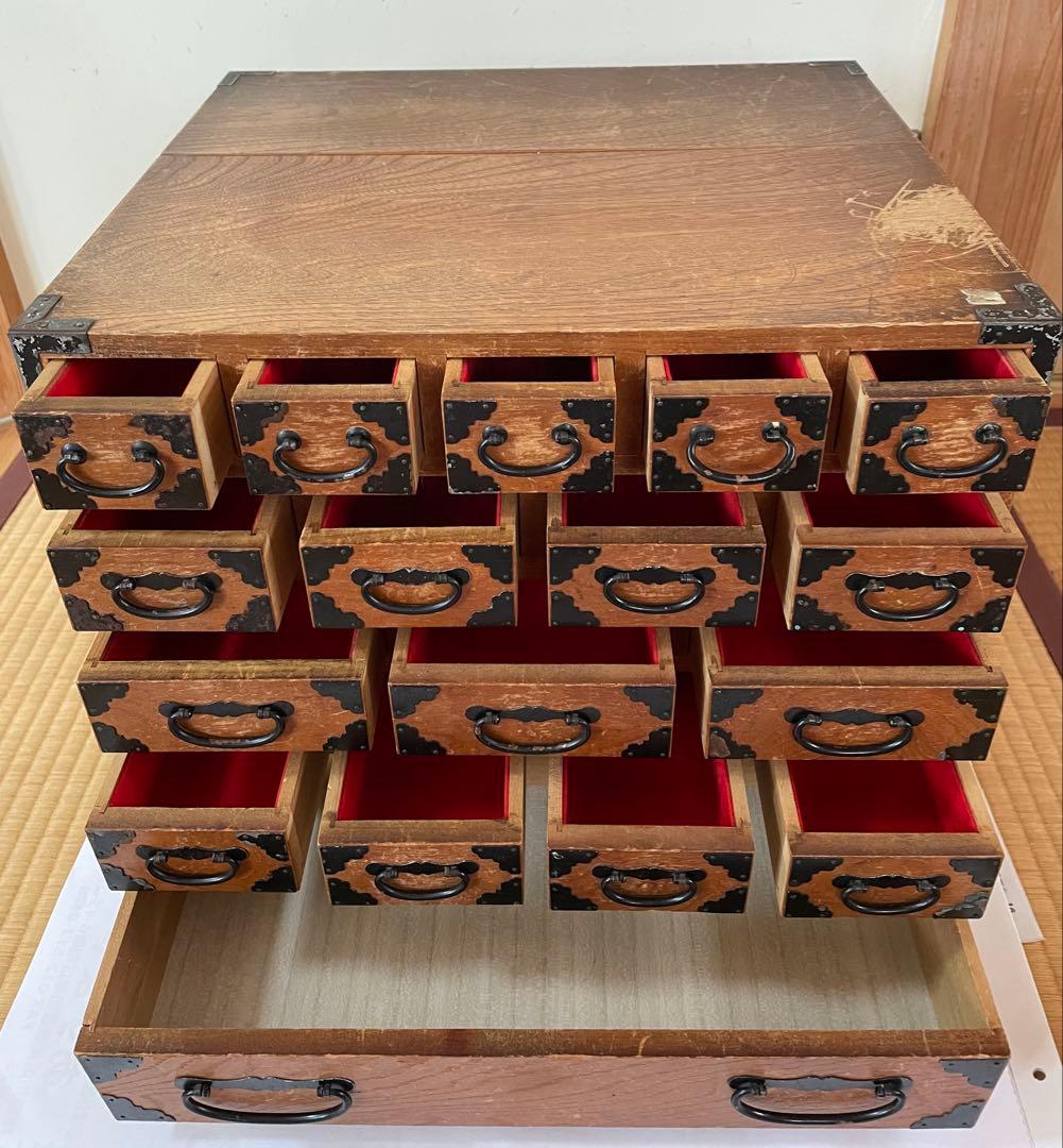 昭和レトロ　木製引き出し式箪笥 17個　薬入れ エコメルカリ便お願い致します