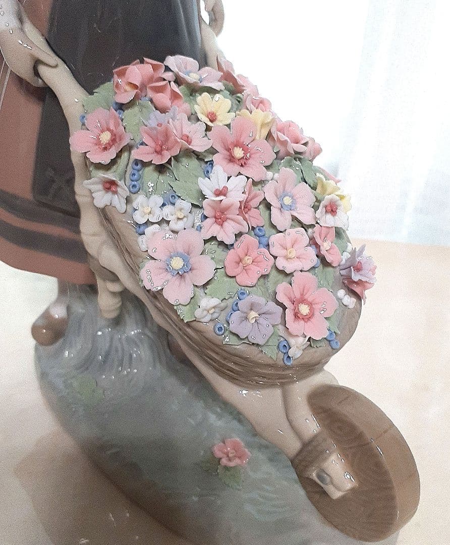 リヤドロ LLADRO 「花車を押す少女」(中古品)