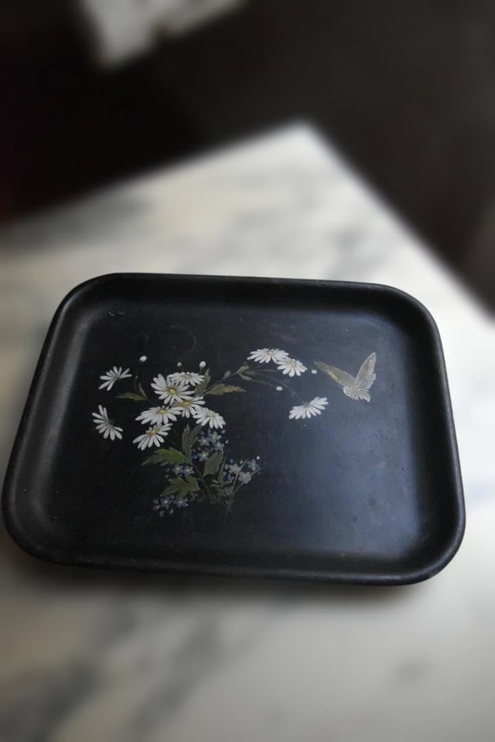 N3　フランス19世紀　マーガレットと蝶　パピエマシェの盆　アンティーク