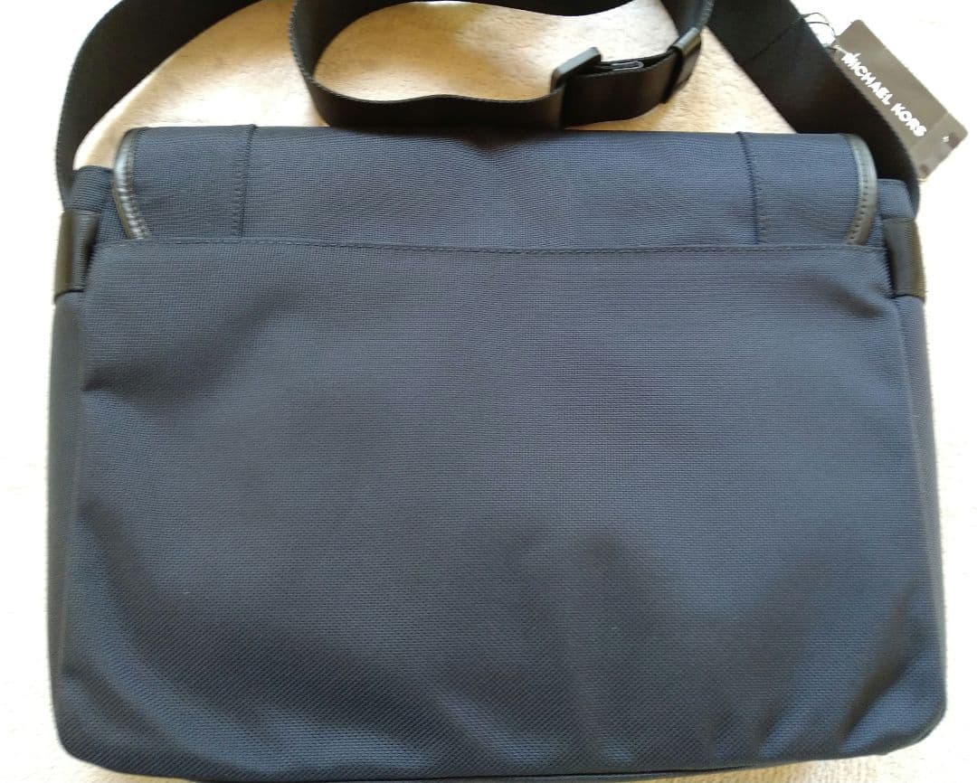 p*n様 MICHAEL KORS ネイビー ショルダーバッグ　新品未使用　メッ