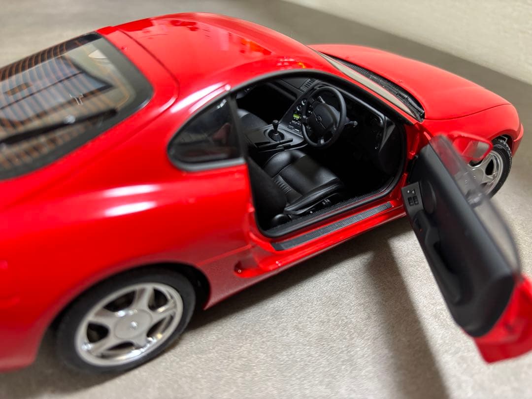 トヨタ　スープラ　1/18　LCD