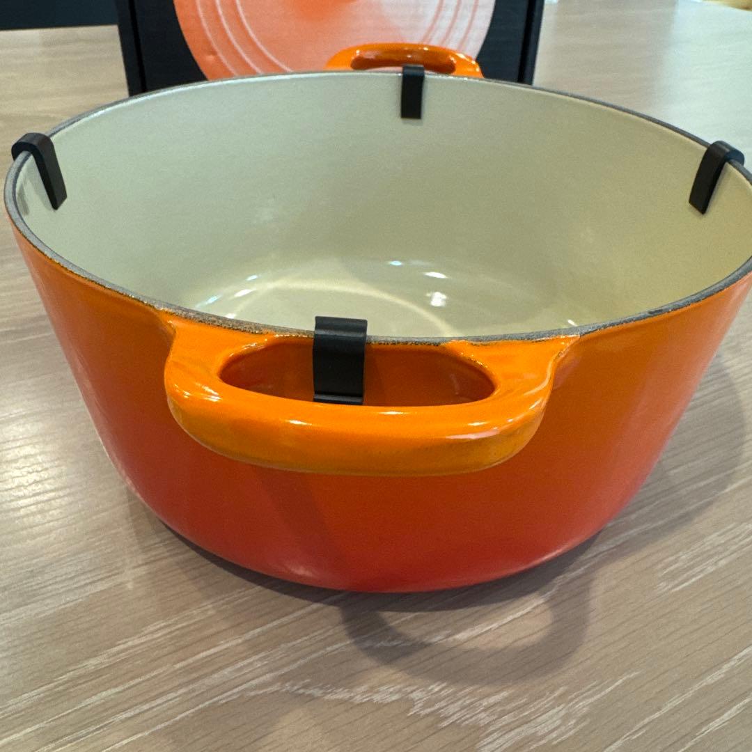 【未使用】ル・クルーゼ　ココットロンド　22cm　両手鍋