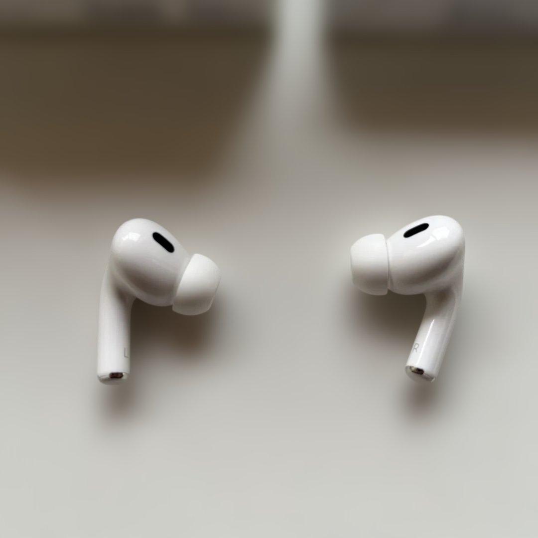 AirPods Pro（第2世代）USB-C充電タイプ＋カラビナ付きケース