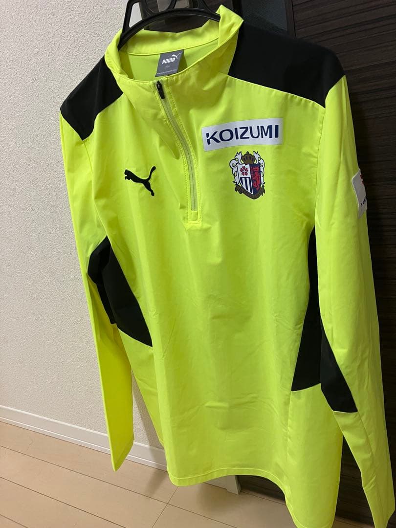 【未使用】セレッソ大阪　PUMA 蛍光イエロー 長袖シャツ YANMAR