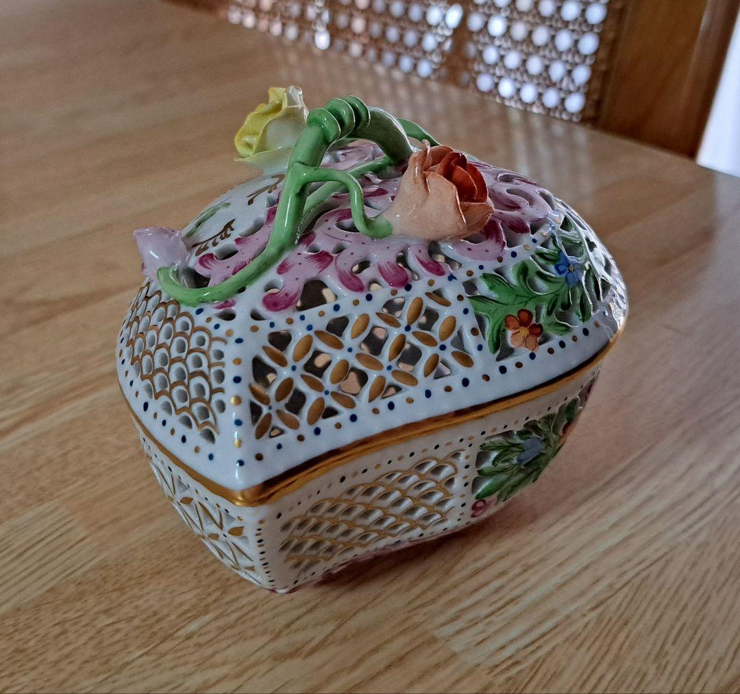 ヘレンド ファンタジー ボンボニエール (金彩透かし ハート型 )