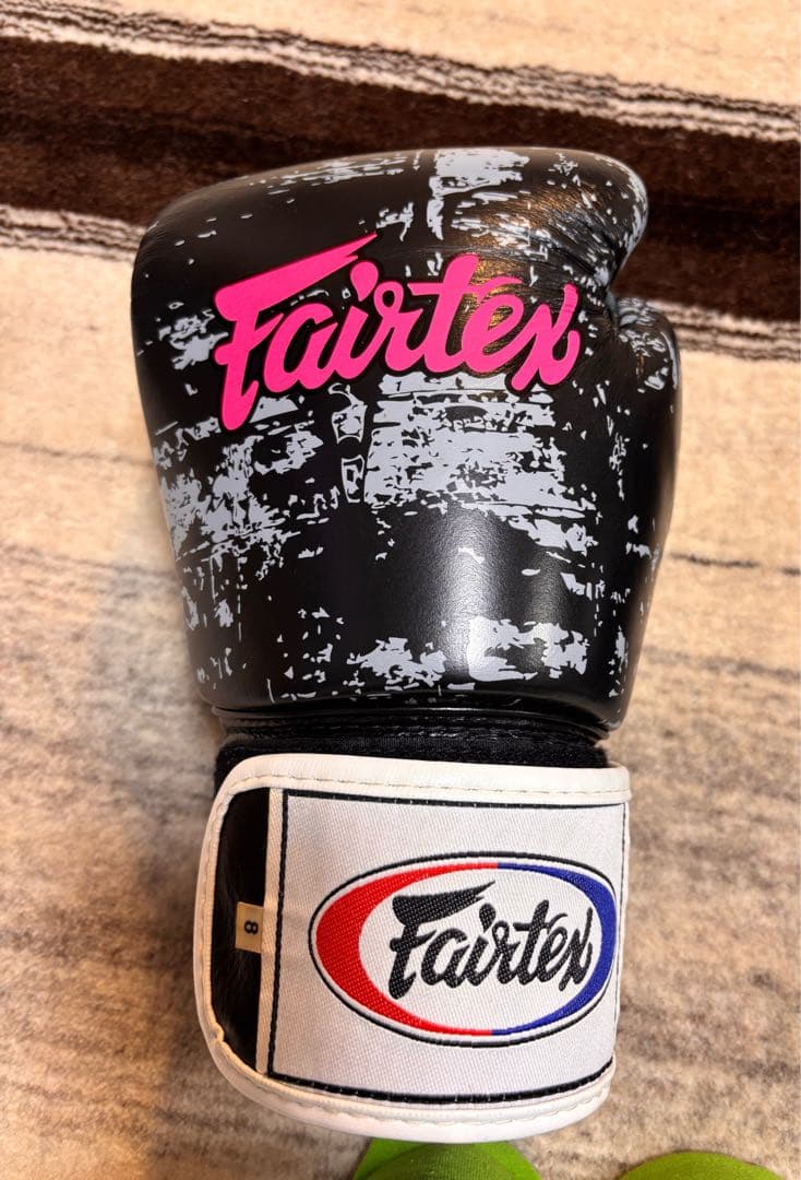 Fairtexフェアテックス ボクシンググローブ 8oz ブラック/ピンク