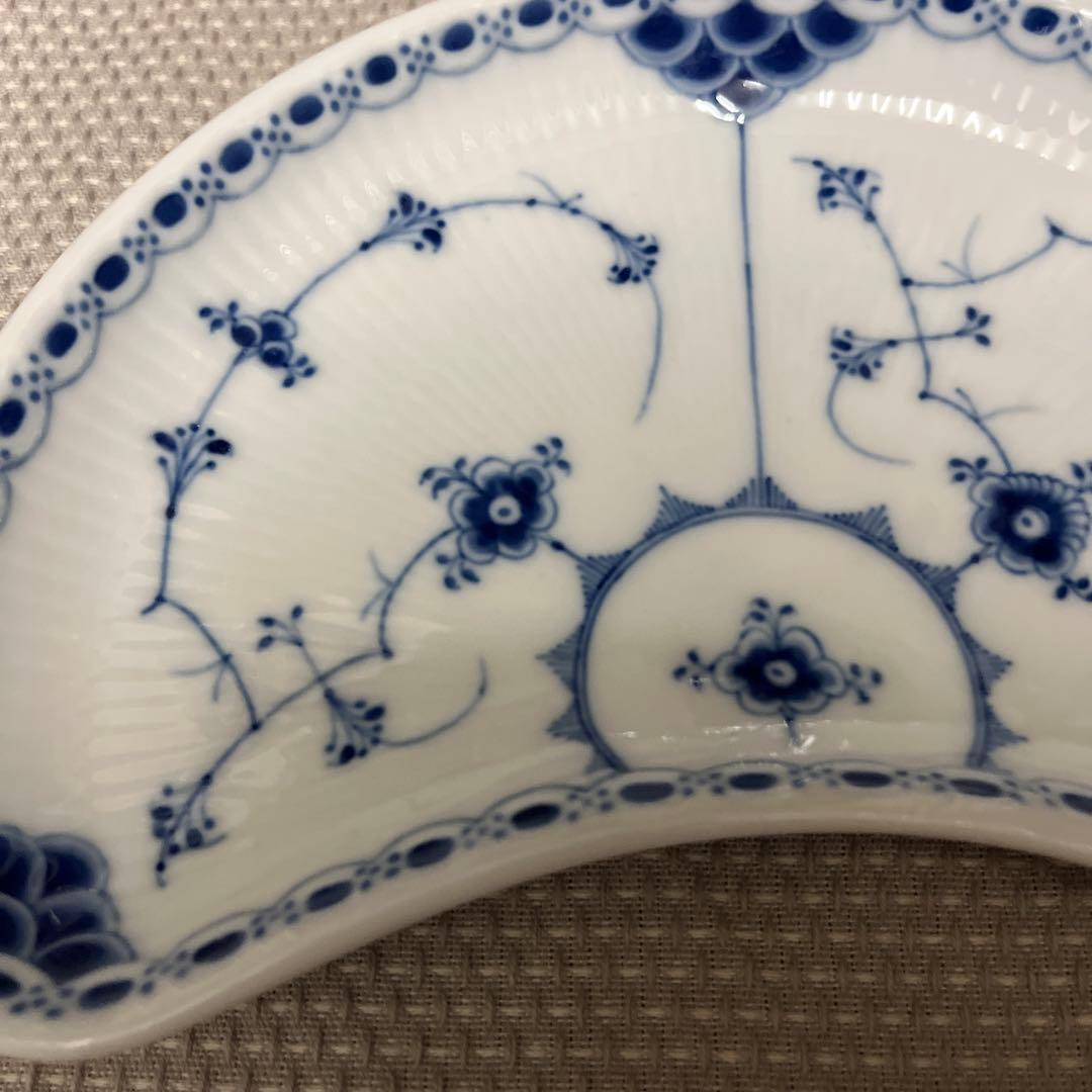 ロイヤルコペンハーゲン ブルーフルーテッド ハーフレース　クレセントディッシュ