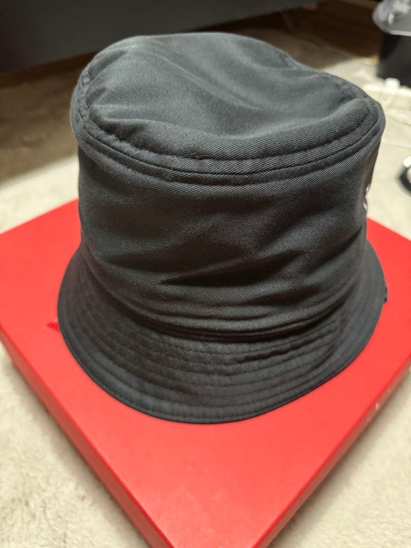 バレンティノ　バケットハット