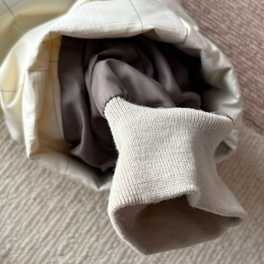 スノーウィ　PHENIXホワイトジャケットとライトページュのパンツセット