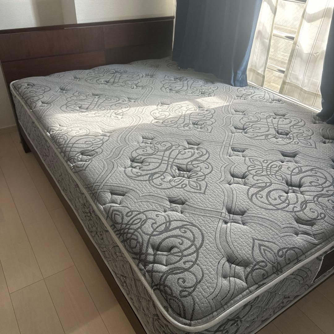 ベッドフレーム付きダブルベット（マットレス)