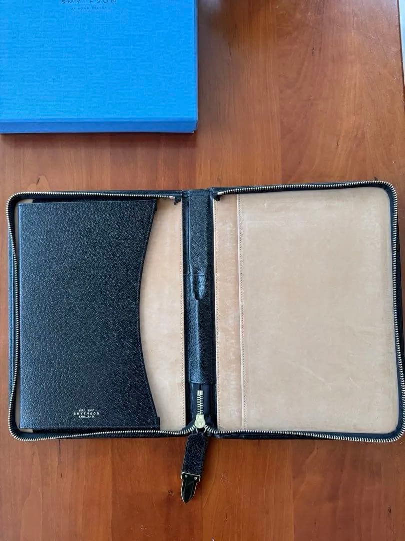 SMYTHSON ブラック レザー ドキュメントフォルダー　A5サイズ