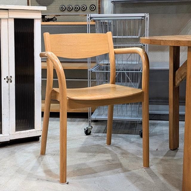 無印良品オーク材ダイニングアームチェア