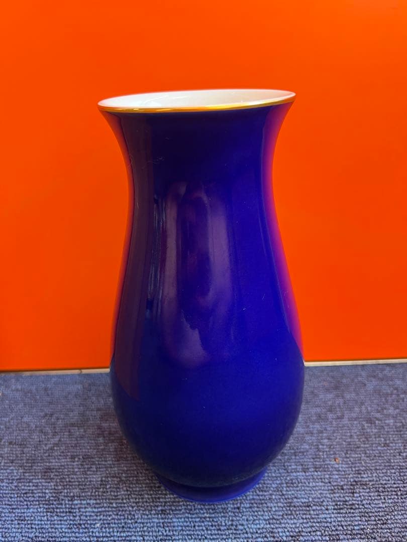 1270  深川製磁　宮内庁御用達　瑠璃地百合金彩　花瓶