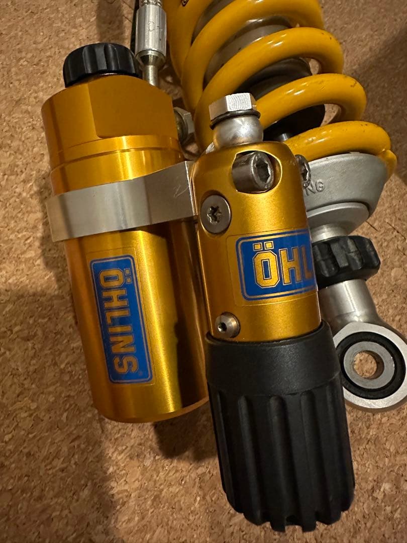 期間限定お値下げ中　MT09 オーリンズリアサスペンション