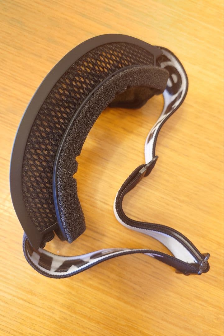 uvex 偏光スキーゴーグル ブラック 収納ケース付き【使用一回のみ】