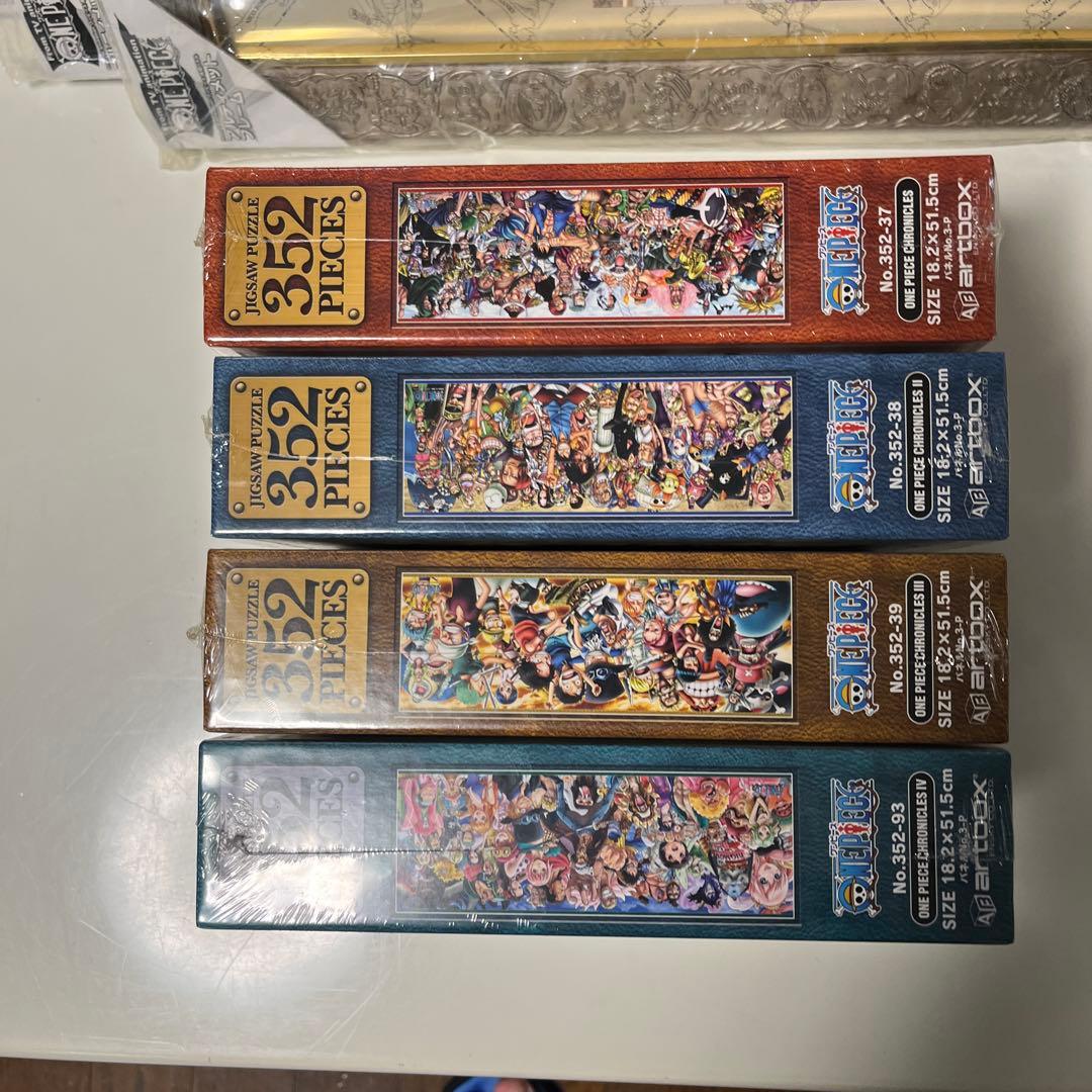 ワンピースジグソーパズル4箱、352ピース専用パネル付き4点、新品未使用