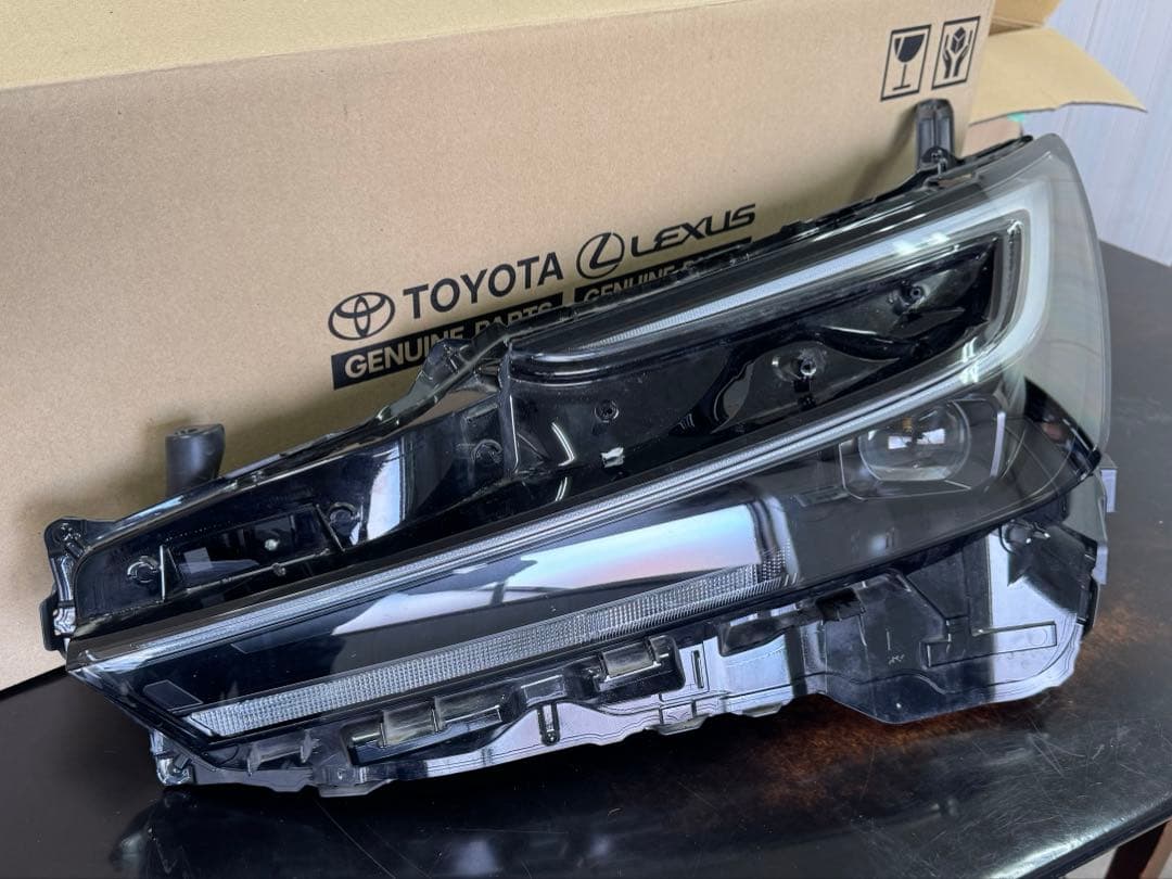 60プリウス ZVW60 ヘッドライト 左