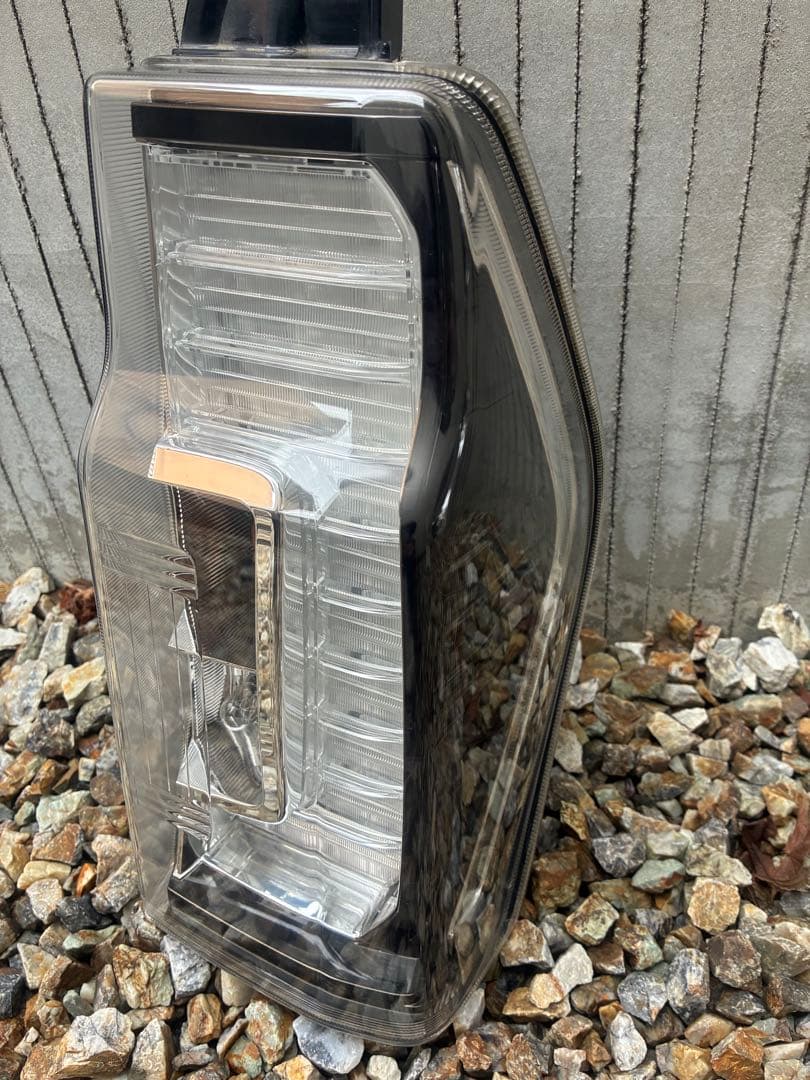 シフォン（ダイハツ　タントOEM） 純正テールレンズ　左右セット　後期カスタム