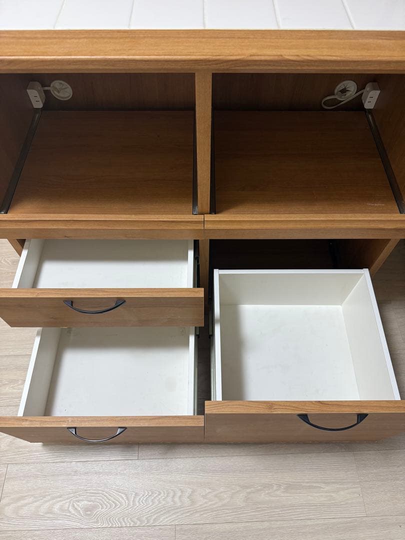 木目調 食器棚・キッチンカウンター