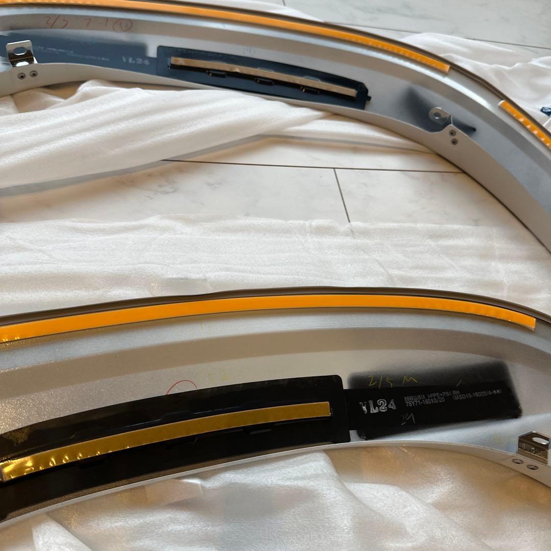 カローラクロス フロントフェンダー リア モデリスタ 新品未使用 白