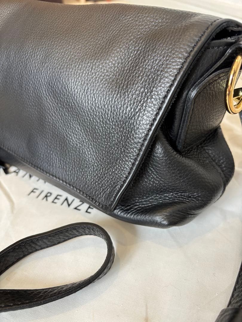 GIANNI CHIARINI 新品同様 ブラックレザーのショルダーバッグ