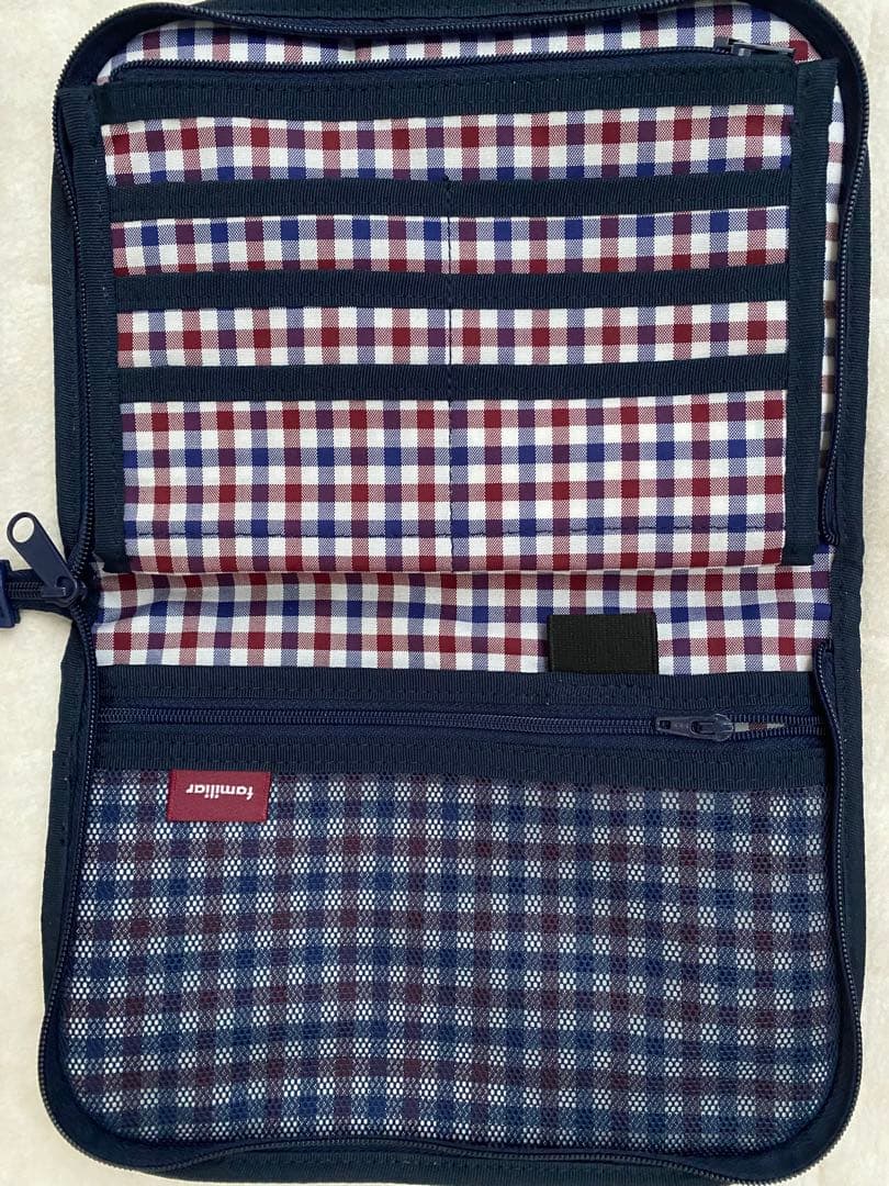 正月再割引　新品未使用　familiar ファミリア阪急電鉄コラボ マルチケース