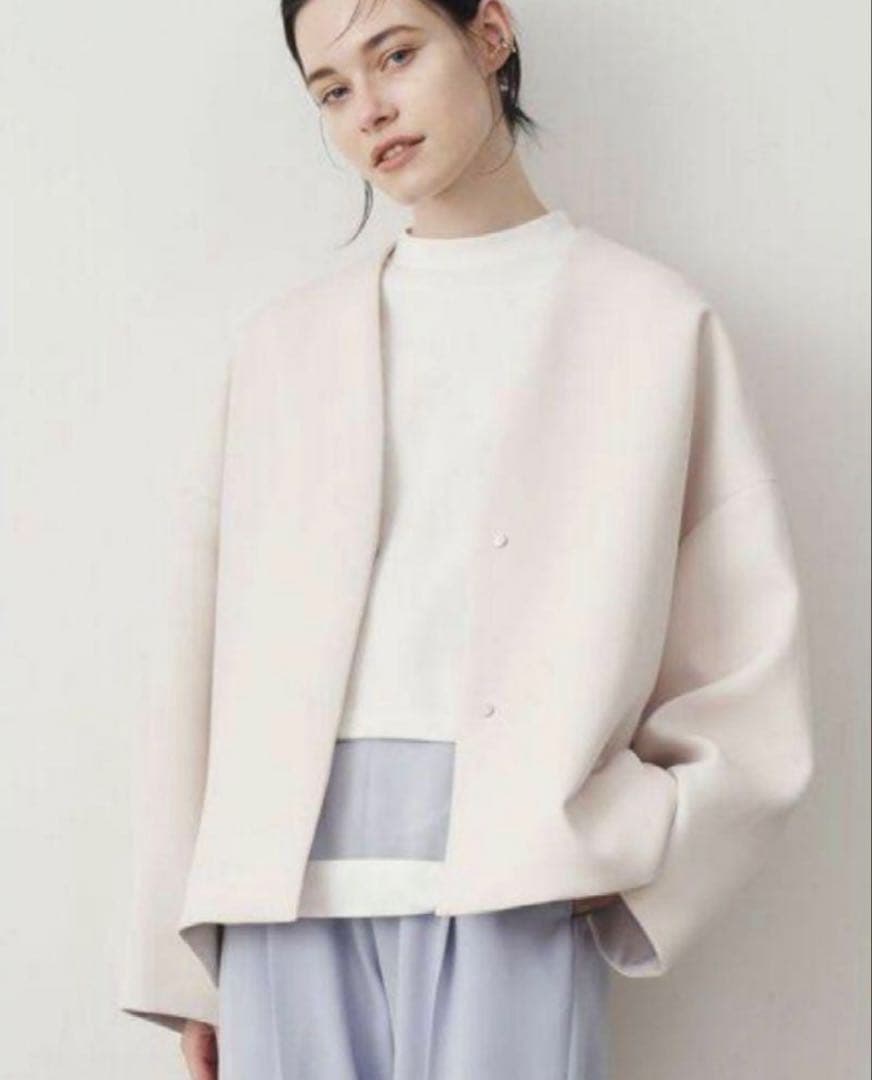 フォルムショートコート ベージュ