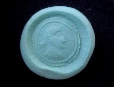 ★T0504★ 古代石 (218) 印章石　巨眼人物　鹿文様　磁石に付きます