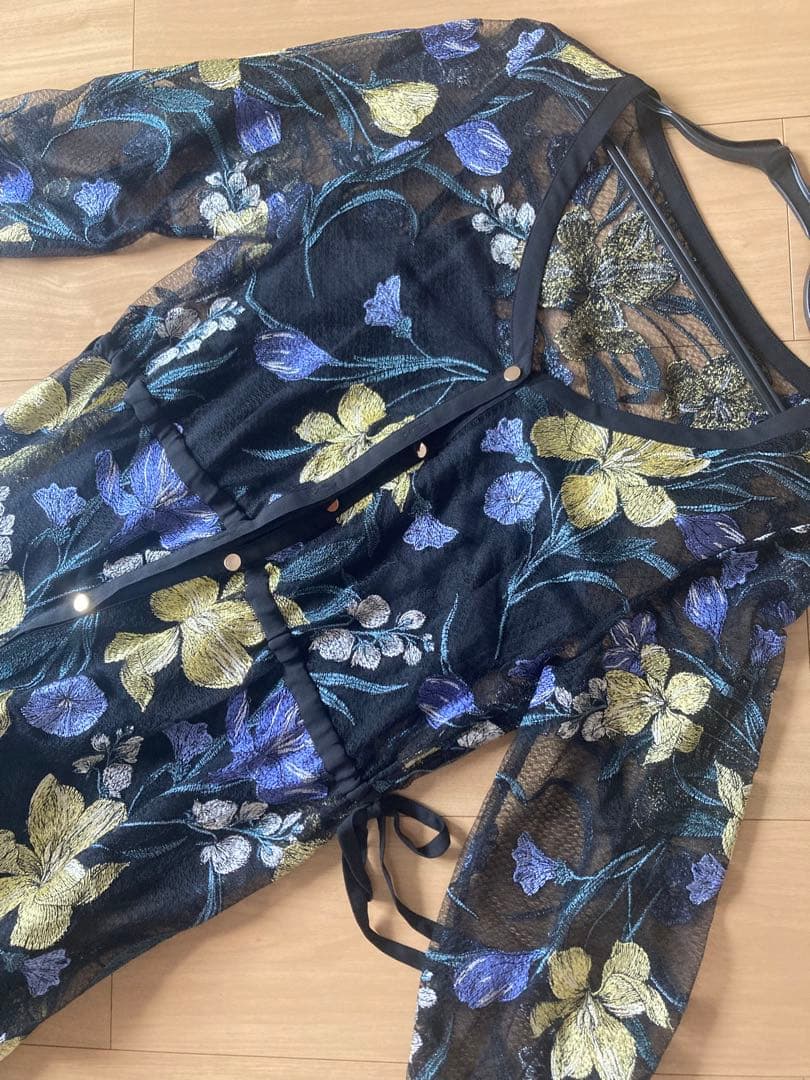 グレースコンチネンタル　チュールフラワー刺繍ドレス