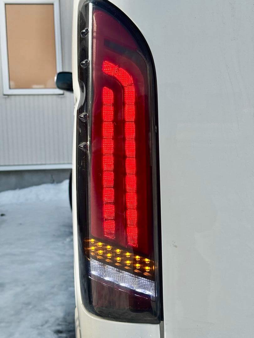 200系 ハイエース Valenti+エムテクノLEDテールランプREVO