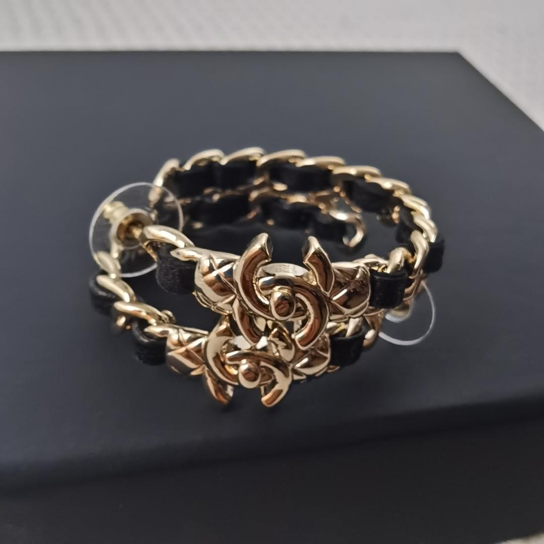 CHANEL フープ メタル カーフスキン ピアス AB658