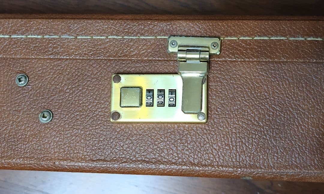 【ジャンク品】エレキギター・ケース　Gibson Les Paul Studio