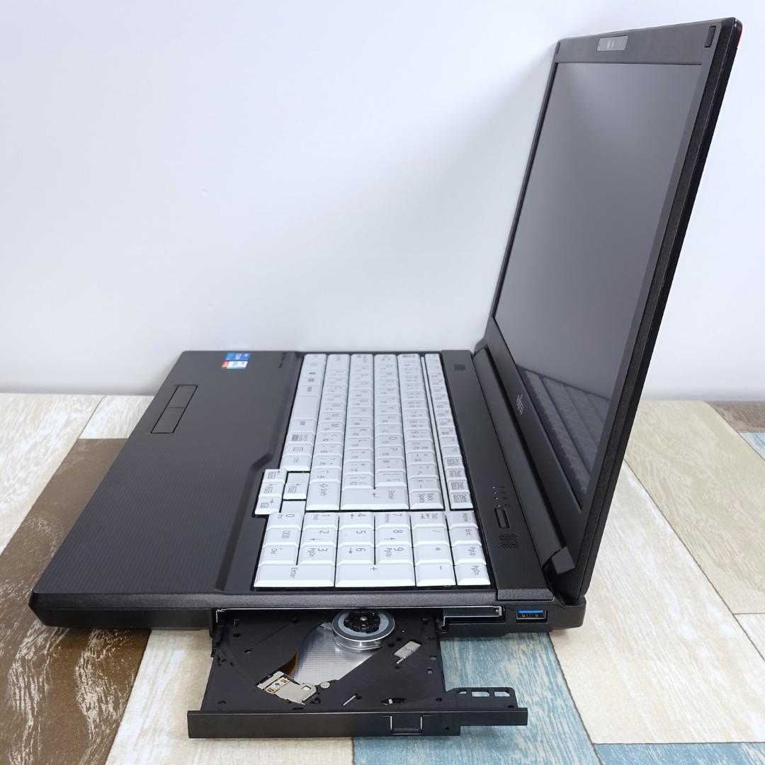 美品で神速の２０２３年製✨１２世代コアｉ５に超高速ＳＳＤ５１２ＧＢ＆大容量メモリ