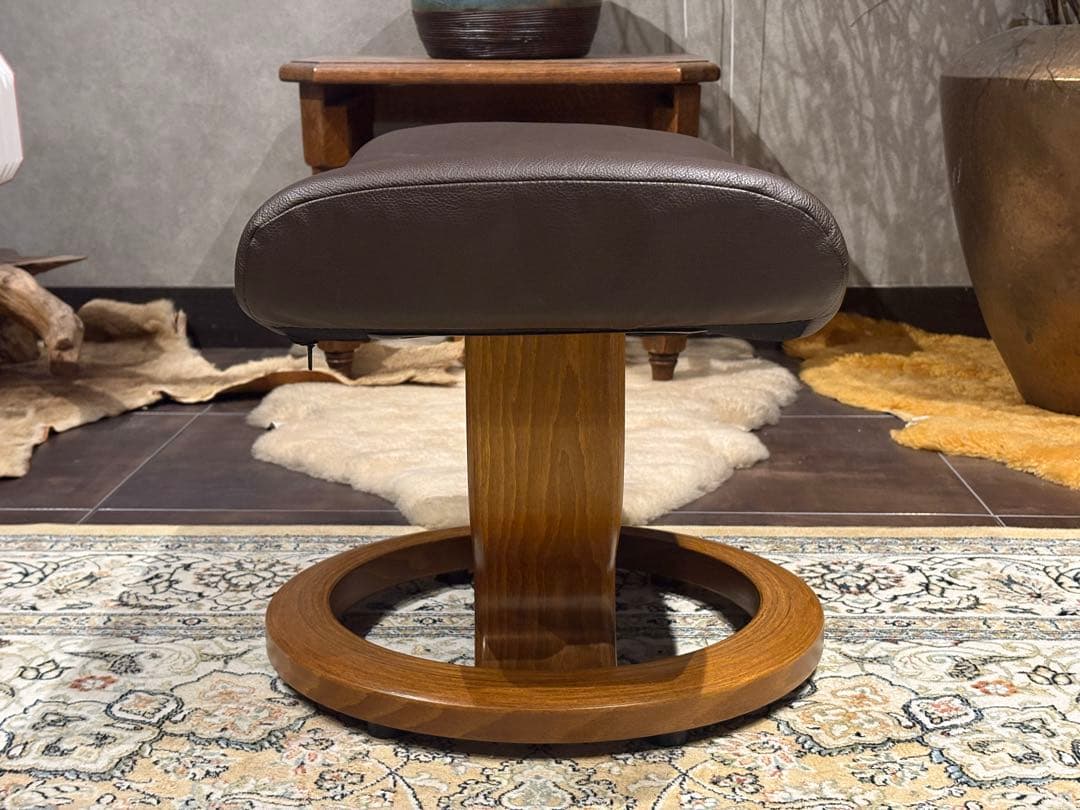 ①エコーネス パーソナルソファ オットマン ストレスレスチェア　IZZ