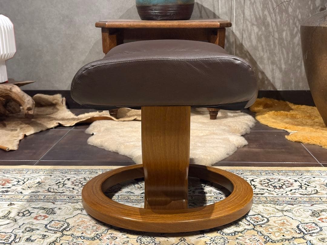 ①エコーネス パーソナルソファ オットマン ストレスレスチェア　IZZ