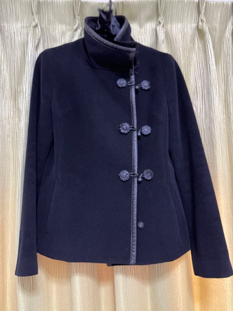 VIVIENNE TAM ブラックアンゴラ混合コート取り外しファー付き