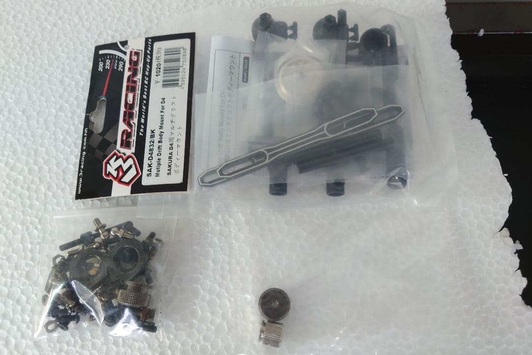 ラジコンカー 「ドリフト用 二輪駆動」 ジャンク品の出品です。