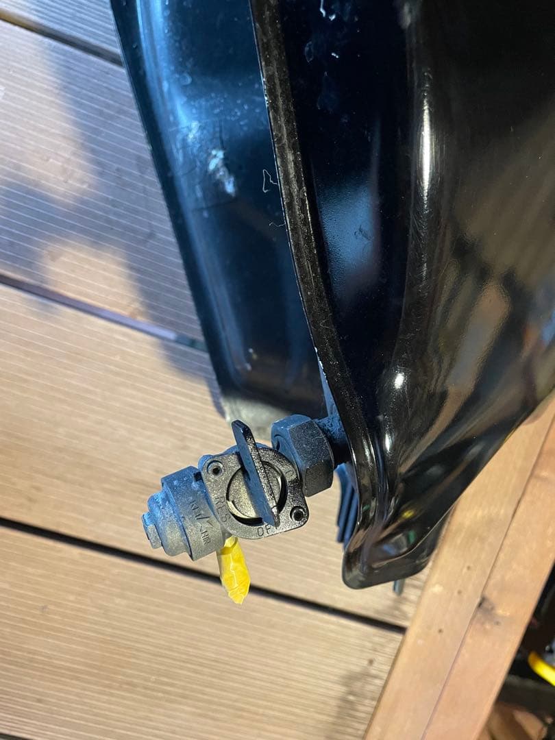 FTR223純正タンク